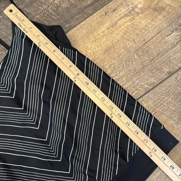 Athleta Women's Chevron Tankini Top Black White Size 36B/C - Picture 7 of 11